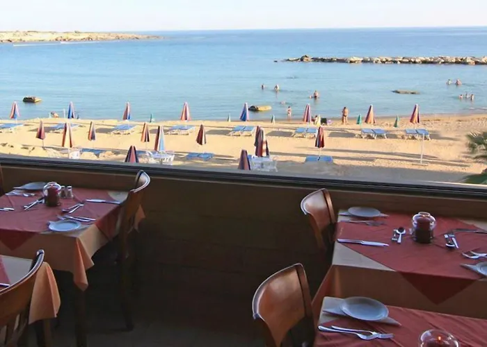 Corallia Apartmanhotel 3*